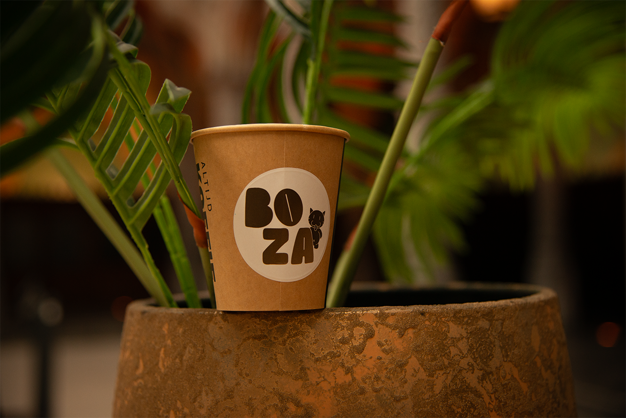 Specialty coffee cup at Boza Café Antwerp – oat latte, flat white or cappuccino at the Handelbeurs